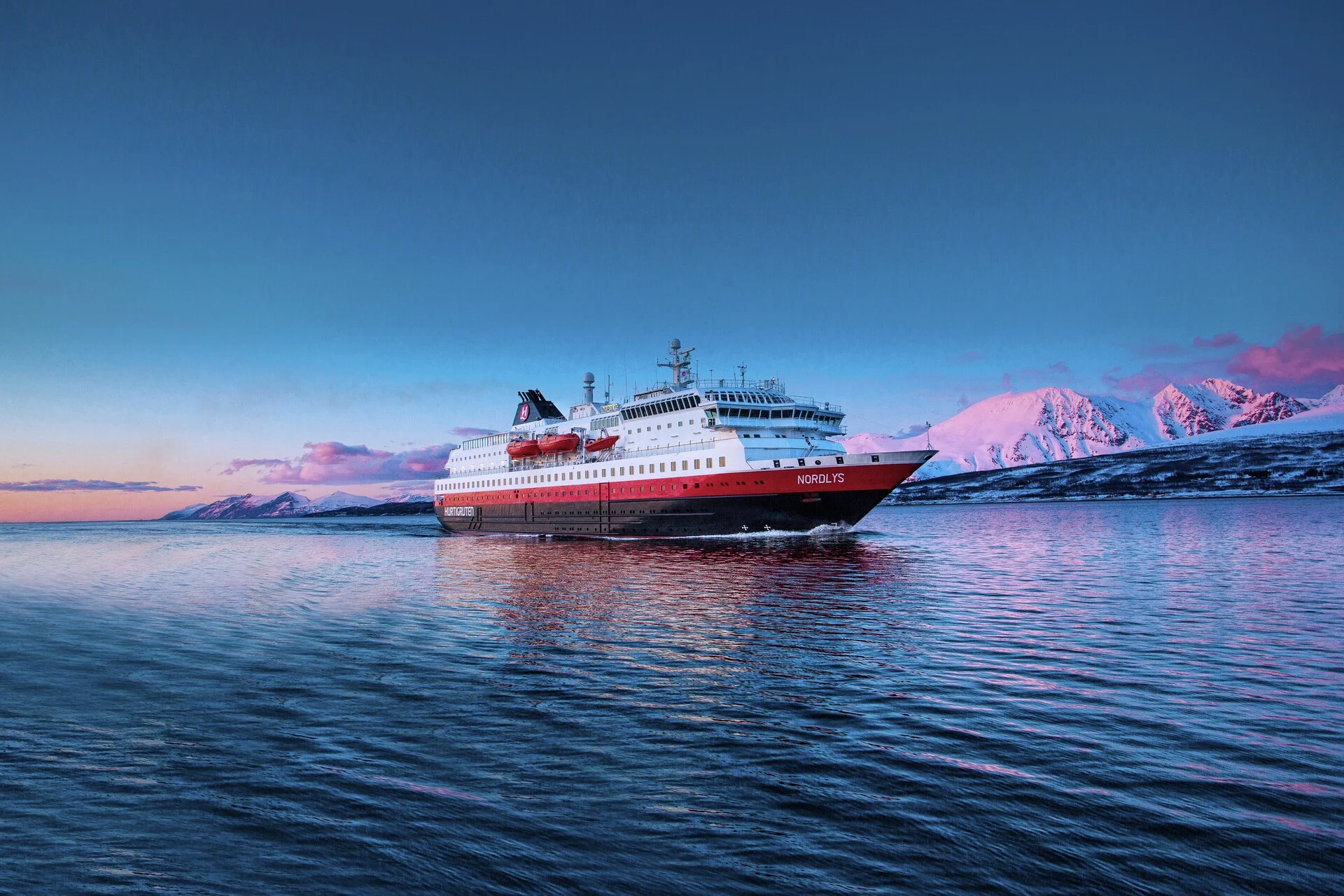 https://v2.seduniatravel.com/wp-content/uploads/2024/05/MS_Nordlys_Norway_Winter_HGR_164006_1920_Photo_Ole_Salomonsen.webp