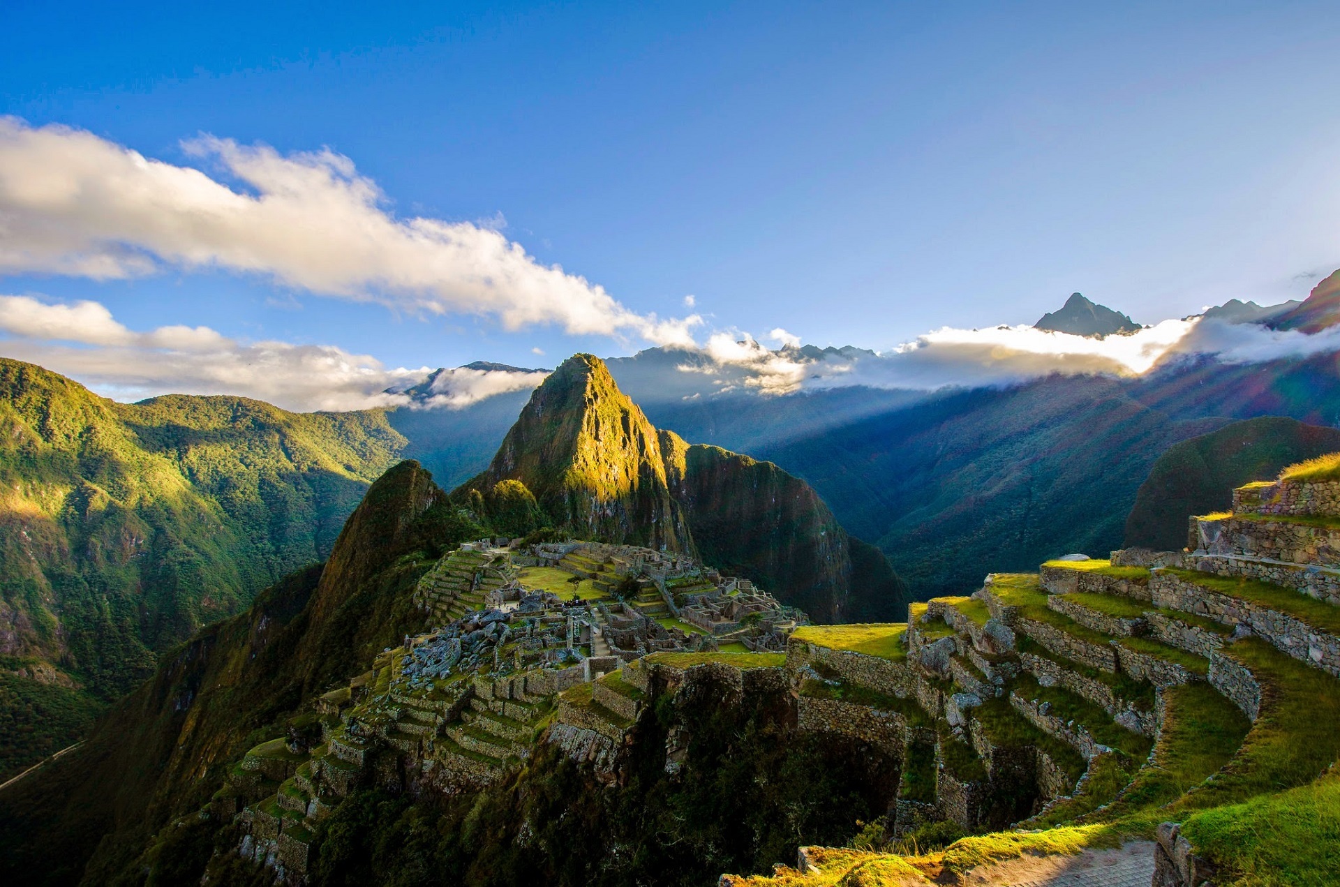 https://v2.seduniatravel.com/wp-content/uploads/2024/05/machu-picchu-peru-stride-travel_1.jpg